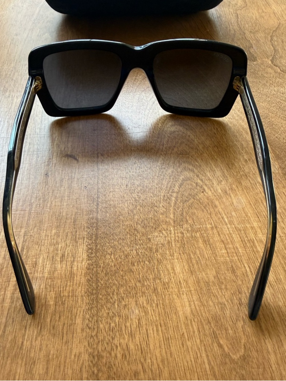 Authentic Gucci sunglasses (comes with Gucci case) - Picture 3 of 6